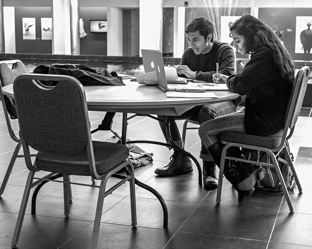 Resumov: Vamos estudar juntos!